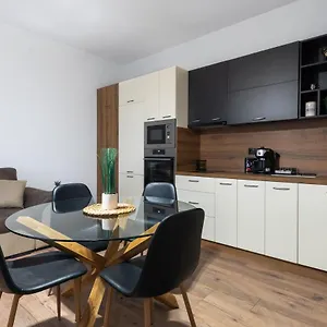 https://la-luna-high-end-2bd-flat-in-the-top-centre.sofiahotelsbg.com
